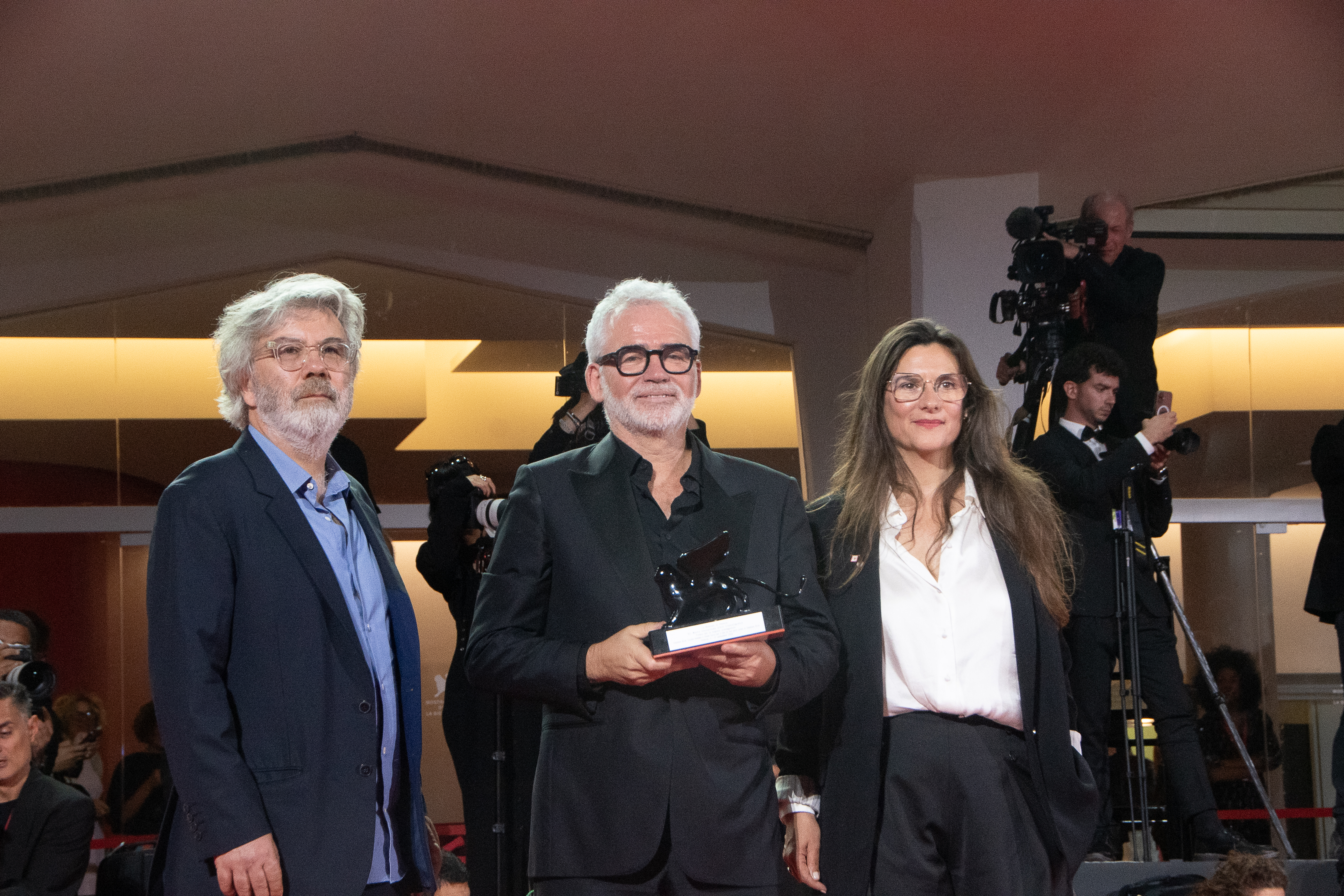— italie venise cinema 83rd mostra del cinema 12 09 2026 golden lions winner photocall coralie amedeo and stphane brize and olivier gorce